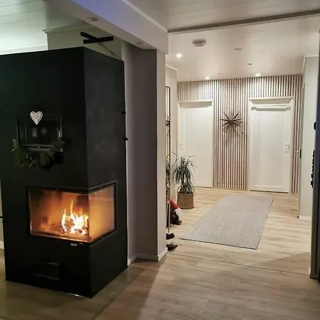Arctic Lakeside Villa