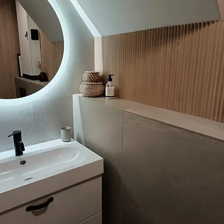 Arctic Lakeside Villa