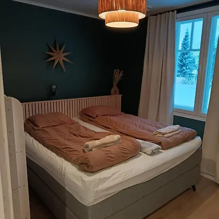 Arctic Lakeside Villa