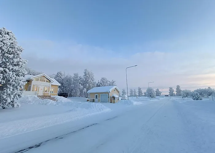 Arctic Lakeside Willa *